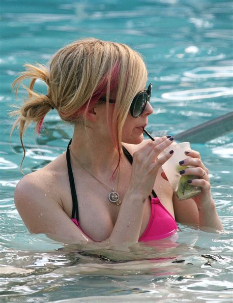 Avril Lavigne Hot Sexy Cute Singer