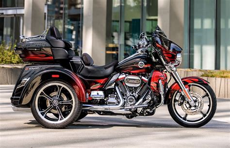 compare models 2022 harley davidson cvo™ tri glide® vs 2022 harley