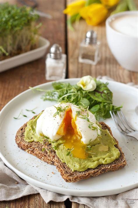 pochiertes ei auf avocadobrot rezept sweets lifestyle