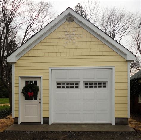 raynor doors   traditional garage   garage homeandlivingdecorcom