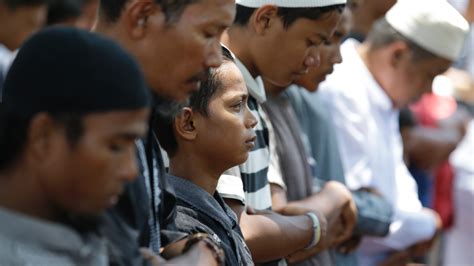 muslims pray for strength in quake hit indonesian city fox news