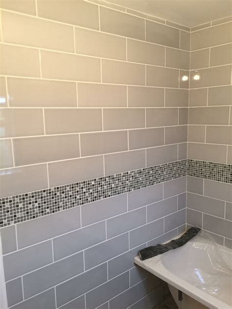bathroom wall tile border ideas