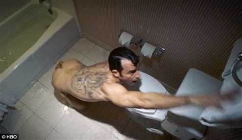 Justin Theroux Strips Off For Naked Bathtub Scenes In The