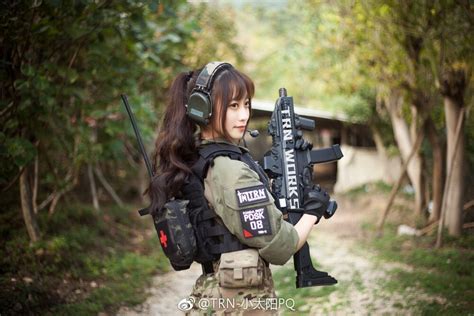 Pin By Ace Hailzeon On Awesome Military Girl Girl Guns