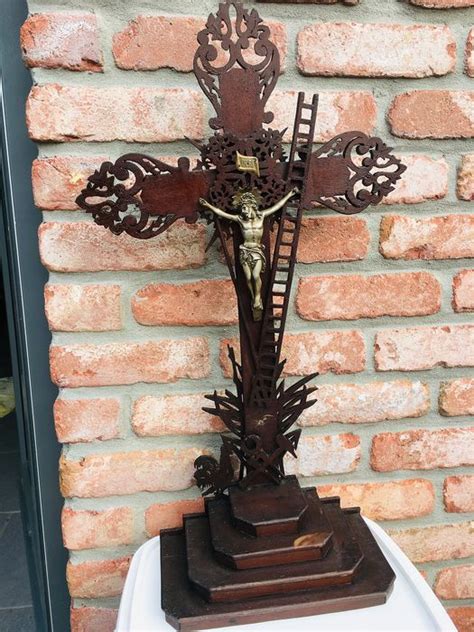 groot en zeldzaam kruisbeeld hout frankrijk   catawiki