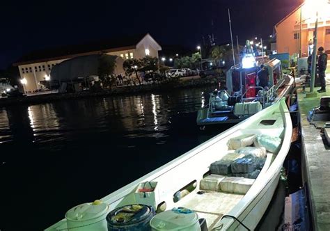 coast guard   intercepts vessel  drugs  curacao bes reporter