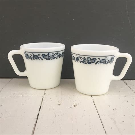 vintage pyrex coffee mugs set   pyrex  town blue pattern mugs vintage pyrex coffee cups