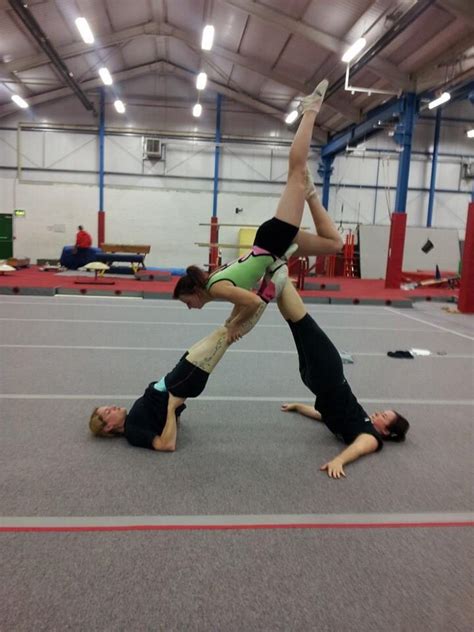 pin von kimberlie leblanc auf acro gymnastik bilder akrobatik
