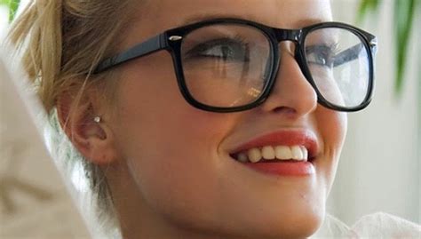 how to look pretty in glasses diva likes