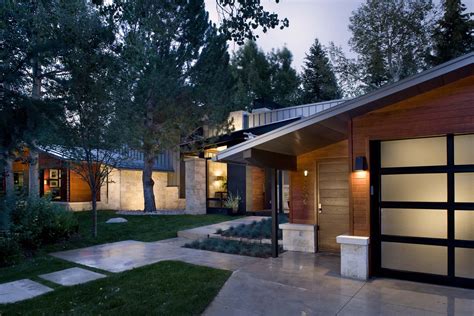 modern ranch house exterior design