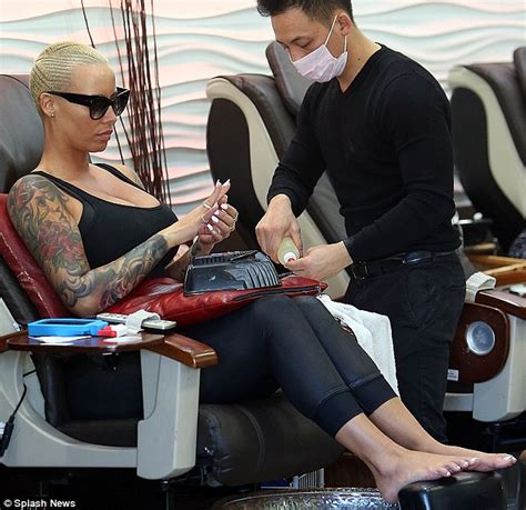 Amber Rose Bonds With Her Mother Dorothy At The Nail Salon Daily Mail