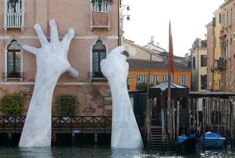 Lorenzo Quinn Unveils Incredible Sculpture At Ca’sagredo Hotel 3 Pics