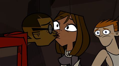 Image Cameron Kissed Courtney Png Total Drama Wiki