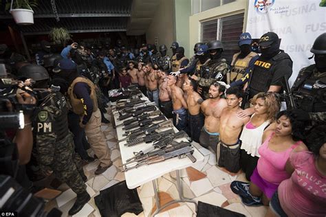 Honduras Police Parade Members Of Notorious Barrio 18 Daily Mail Online