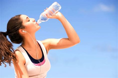 4 keuntungan yang bisa kita dapatkan kalau bawa air minum