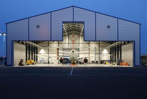 novy hangar na letisku  prahe airlinerssk