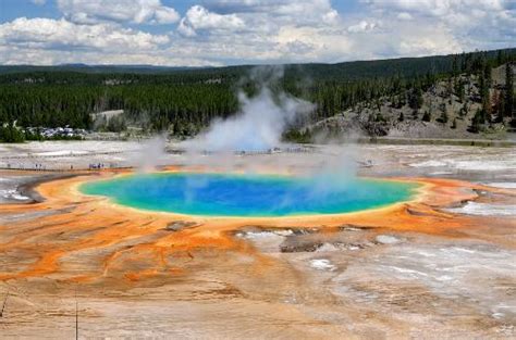 grand prismatic spring yellowstone national park wy