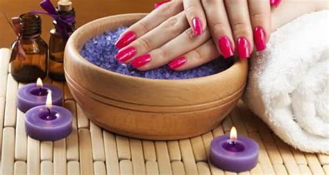 candle manicure pedicure  soothe dry skin  winters review