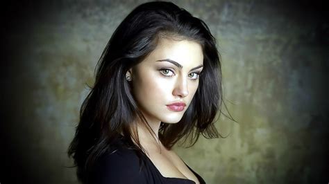 beautiful eyes girl model  wearing black dress hd girls wallpapers
