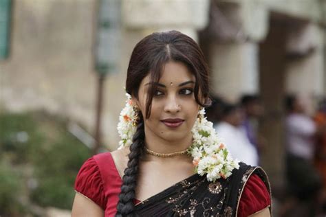 sab hot actress richa gangopadhyay hot navel and sexy small cleavage in osthi movie