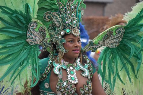 de brikkebekkers halen braziliaans carnaval naar rekem foto hlnbe