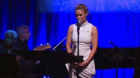 Kristen Bell Performs ‘do You Want To Build A Snowman’ Live In Three