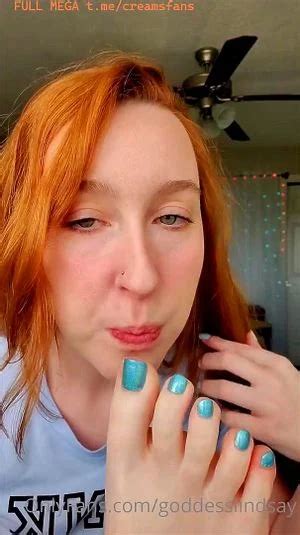 Sexy Barefoot Redhead Hottie Footplays With Her Feet Fapello Leaks