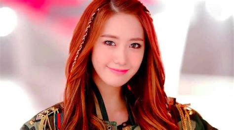 Girls Generation S Yoona Takes Over Biff Opening Ceremony