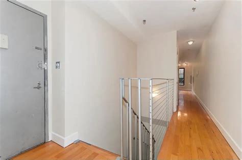 Ny1 Anchor Pat Kiernan Keeps Townhouse Sells Duplex Condo In