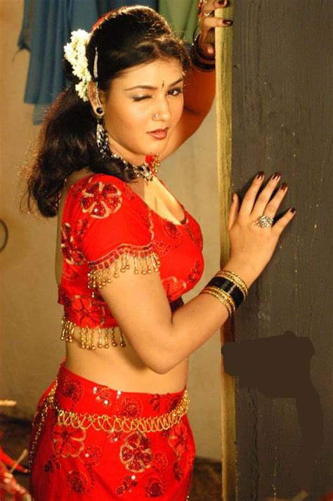 actress jyothi krishna hot spicy photos cap