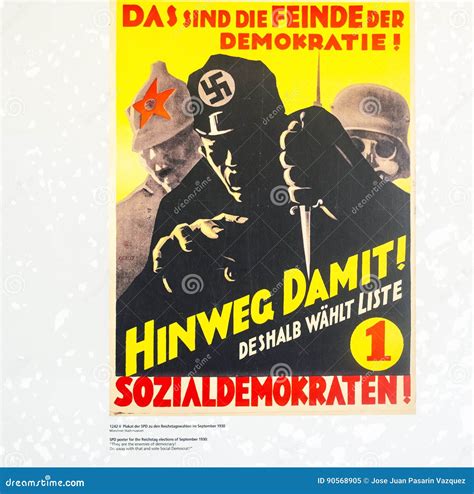 politieke binnen blootgestelde aanplakbordaffiches van de duitse nazipartij redactionele