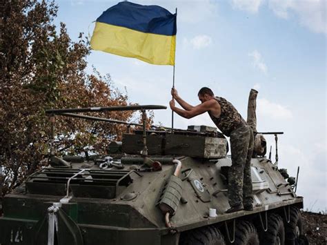 ukraine crisis russian soldiers captured  conflict area crossed