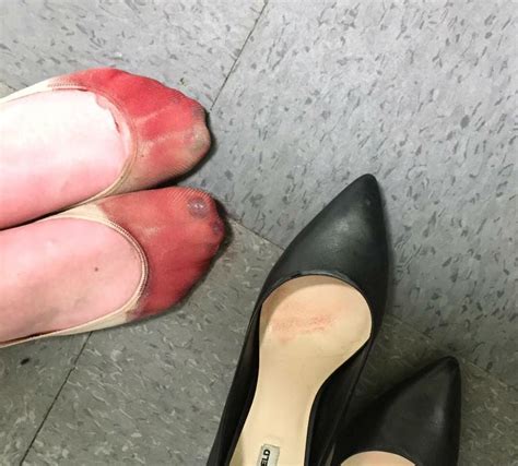waitress forced to wear high heels at work shares photo of