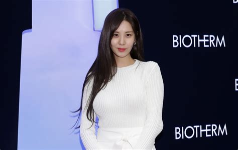 Girls Generation S Seohyun Cast In Sci Fi Movie Finding The King