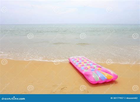 de matras van het strand op het strand stock afbeelding image  vlotter baleaars
