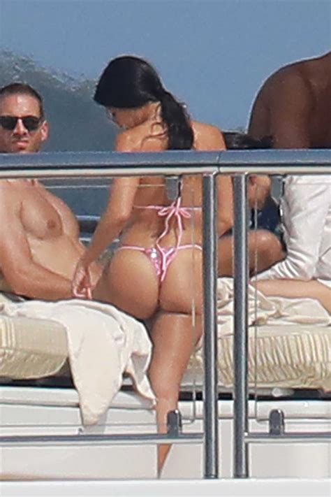 Kourtney Kardashian And Kendall Jenner Sexy 152 Photos Thefappening