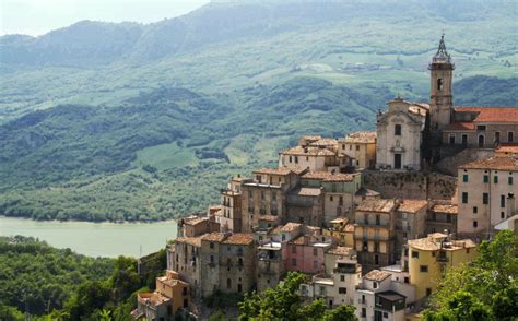 abruzzo   beautiful region  italy