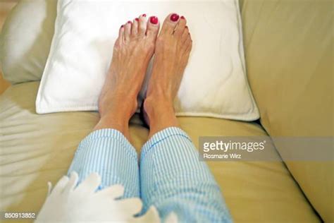 old woman feet photos et images de collection getty images