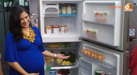 foto dan gosip artis cantik selebritis foto dian sastro hamil 9 bulan