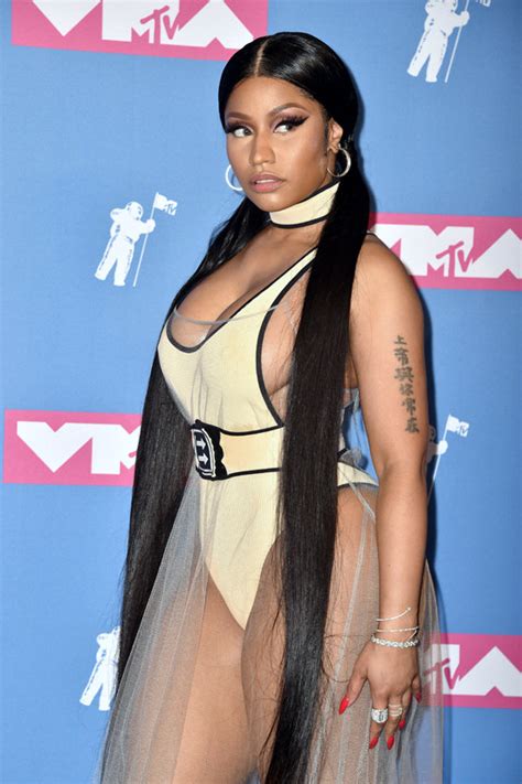 2018 Mtv Video Music Awards Nicki Minaj Wears An Imaginary Dress Tom