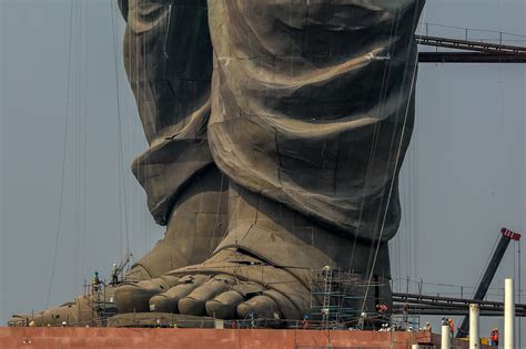 india unveils statue  unity worlds tallest statue    size  lady liberty