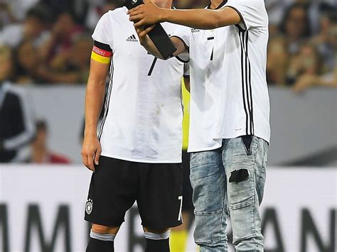 abschied von bastian schweinsteiger flitzer bekommt einmaliges selfie