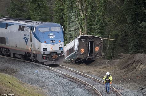 washington state amtrak train derails and falls on high