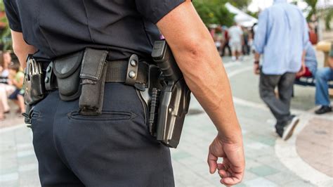 baltimore polizisten trugen spielzeugwaffen bei sich um schießereien