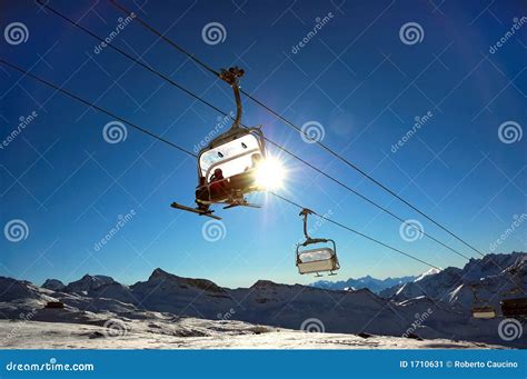 de stoeltjeslift van de ski stock afbeelding image  berg renner