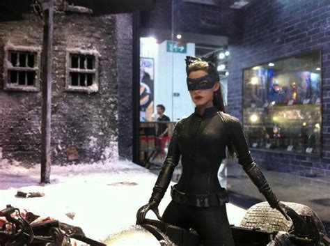 First Look At Hot Toys Catwoman Action Figure — Geektyrant