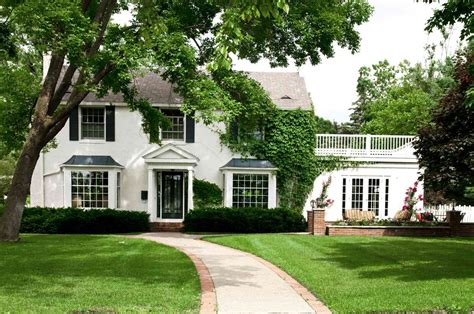 colonial revival style homes
