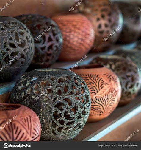 gesneden kokosnoot schelpen voor kaars stockfoto  timbrk