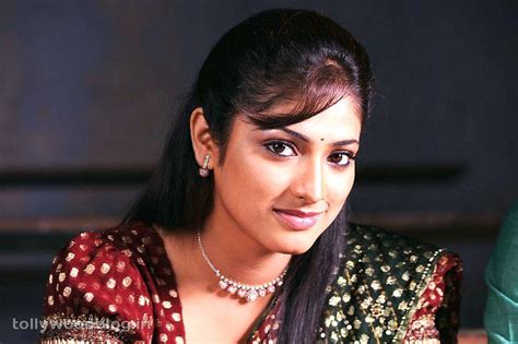 tollywood actress photos hari priya half saree photos in pilla zamindar