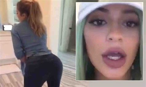 kylie jenner and khloe kardashian twerk in dancing snapchats daily mail online
